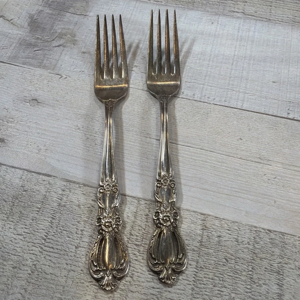 1847 Rogers Bros Grand Heritage Dinner Forks International Silverplate Set of 2